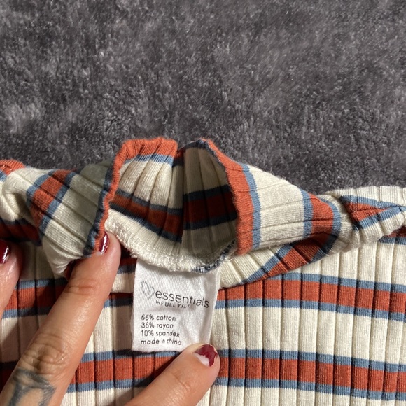 Mock neck long sleeve crop top - Picture 3 of 4